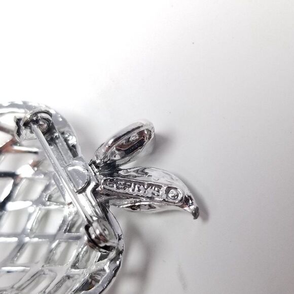 Vintage Gerry's Apple Brooch, Silver Tone, Unique Abstract Design, Retro Estate - Picture 4 of 7